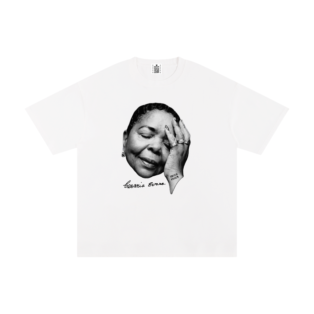Camisa vintage com autógrafo da Cesária Évora em P&B