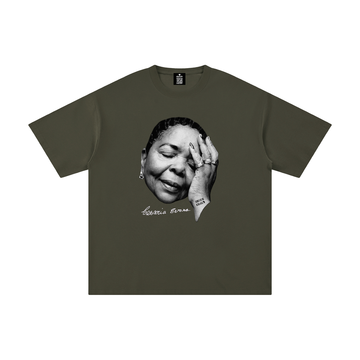 Camisa vintage com autógrafo da Cesária Évora em P&B