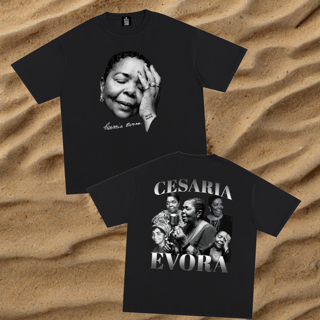 Camisa vintage com autógrafo da Cesária Évora em P&B
